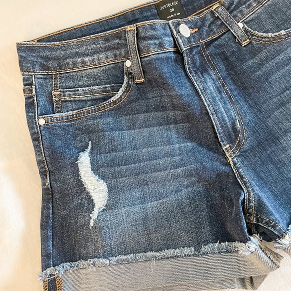 Distressed Cuffed Frayed Hem Denim Shorts - 6 - Picture 3 of 5